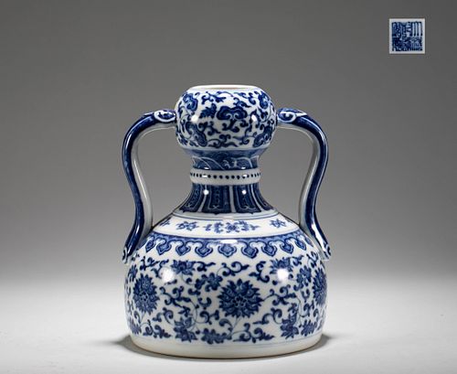 A rare blue and white double-gourd flask, Seal mark of Qianlong