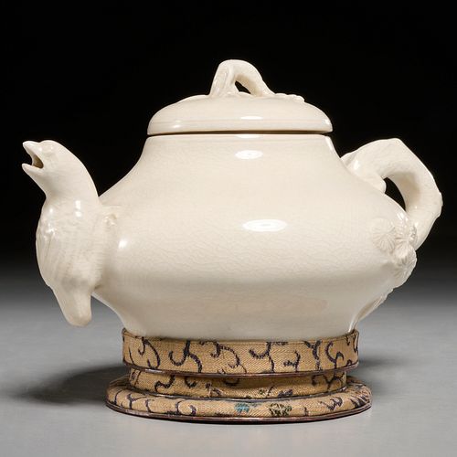 Chinese Dehua teapot and cover
