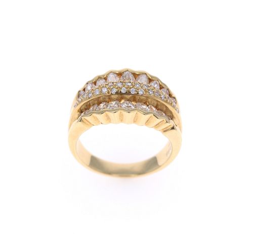 Scalloped 1.68 ct Diamond  & 18k Yellow Gold Ring