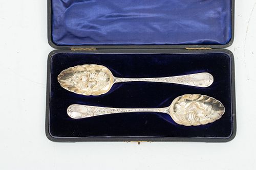 William Summers (London) Sterling Silver Berry Spoons, C. 1860, L 8.5'' 3.92t oz 2 pcs