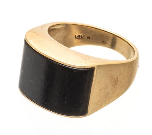 Black Jade & 14kt Gold Ring, 8g Size: 6.75