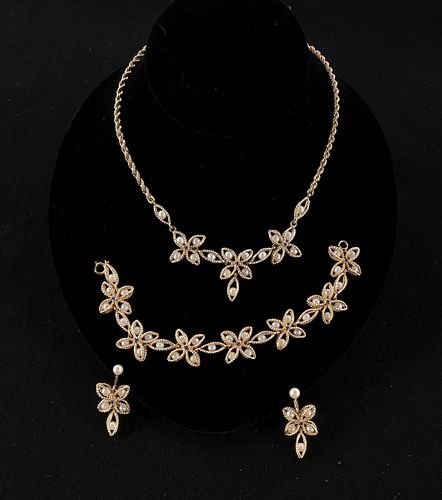 Ladies 14k Pearl Necklace Earrings & Bracelet Set