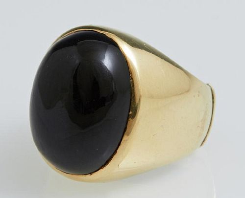 Man's 18K Yellow Gold Dinner Ring, with a large ov