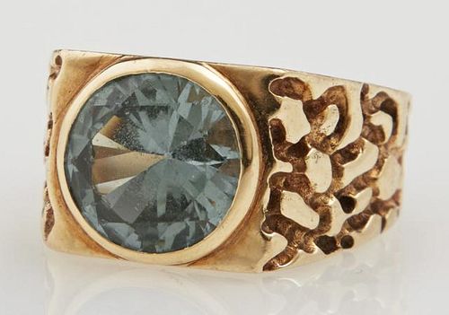 Man's 14K Yellow Gold Dinner Ring, of nugget style