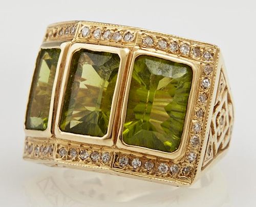 Man's 18K Yellow Gold Dinner Ring, of square arche