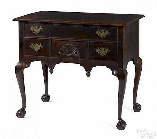 Massachusetts Chippendale mahogany dressing table, ca. 1770, with a fan carved drawer