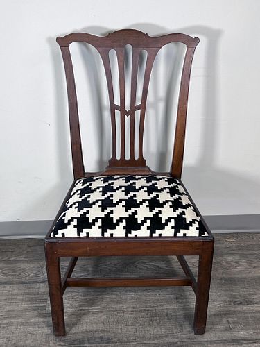SIDE CHAIR WITH HOUNDSTOOTH UPHOLSTERY SEAT