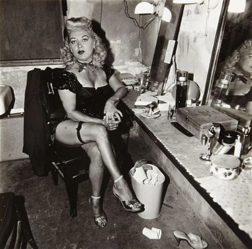 DIANE ARBUS - Burlesque Commedienne in Dressing Room,