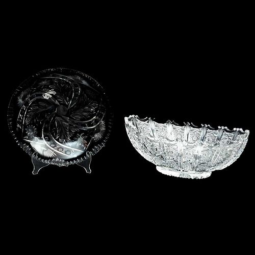 CENTRO DE MESA Y PLATON SIGLO XX Elaborados en cristal tipo Bohemia y corte diamante Diseños facetados 40 cm longitud mayor<...