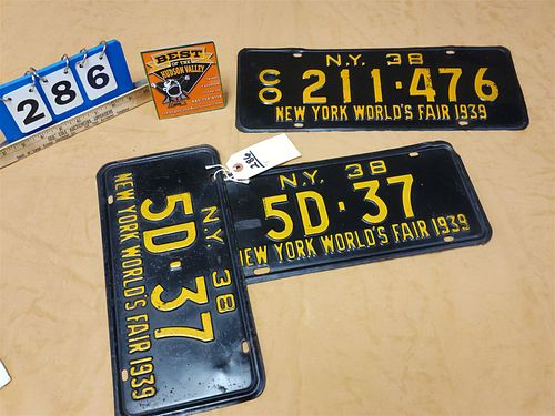 LOT OF 3 VINTAGE 1939 NY WORLD'S LICENSE PLATES 2 6-1/2" X 13-1/2" AND 1 6" X 16"