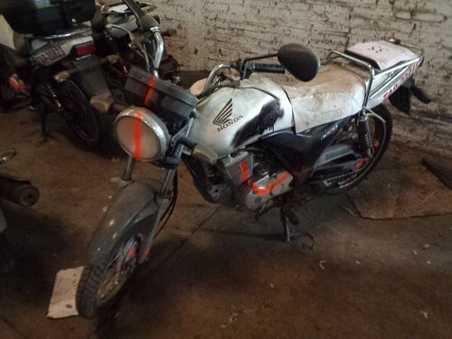 Motocicleta Honda GL150 2014