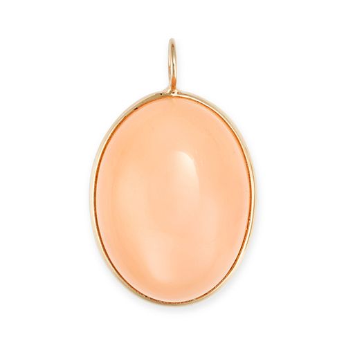 AN ORANGE CAT'S EYE MOONSTONE PENDANT in 14ct yellow gold, set with an oval cabochon cut orange c...