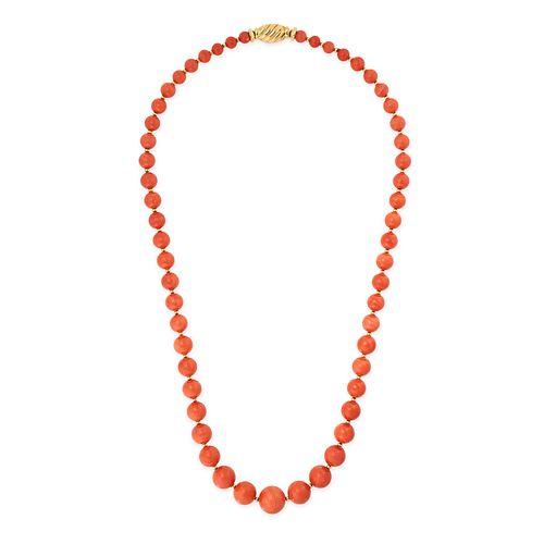 A CORAL BEAD NECKLACE in 18ct yellow gold, comprising a row of graduated round coral beads accent...