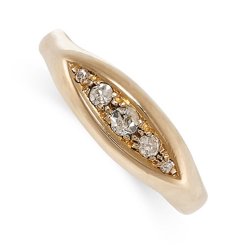 NO RESERVE - AN ANTIQUE DIAMOND RING in 18ct yellow gold, set with a row of old cut diamonds, par...