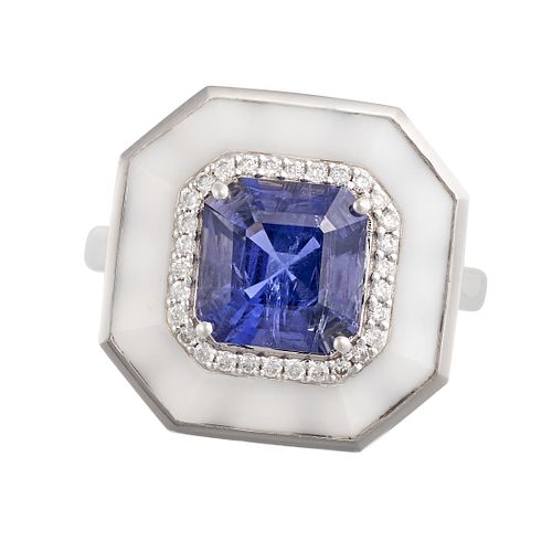 AN IOLITE, AGATE AND DIAMOND RING in 18ct white gold, set with an octagonal step cut iolite of 1....