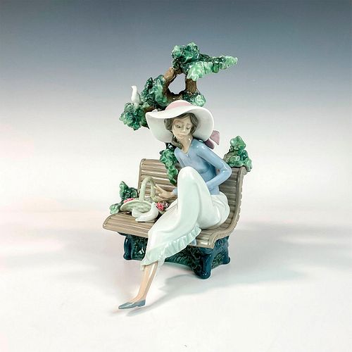 Sunday In The Park 1005365 - Lladro Porcelain Figurine