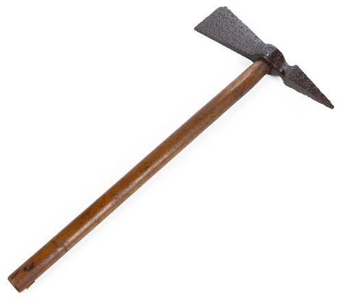COLONIAL-ERA / FRONTIERSMAN FRENCH-STYLE BELT AXE