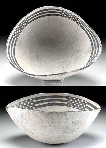 Large Anasazi Mesa Verde Black on White Pottery Bowl