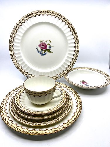 Set Of Royal Worcester English Porcelain For 8 "Kent" Pattern