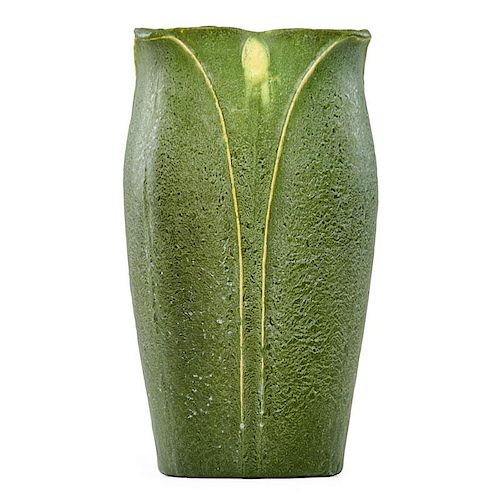 GRUEBY Lobed vase with buds