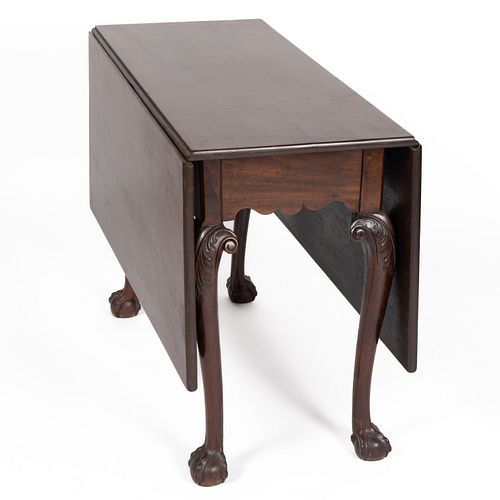 AMERICAN QUEEN ANNE MAHOGANY FALL-LEAF TABLE