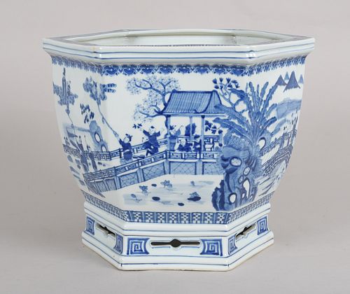 Chinese Porcelain Blue and White Jardiniere