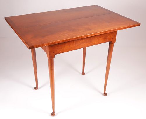 David Smith Queen Anne Style Maple Tea Table, late 20th Century