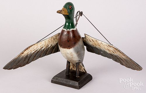 Animated flying mallard duck decoy