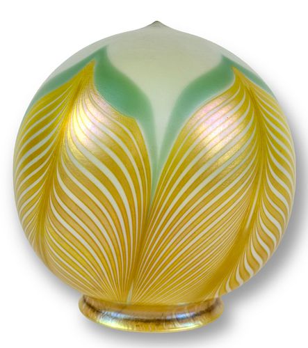 Lustre Art Pulled Feather Glass Globe Shade