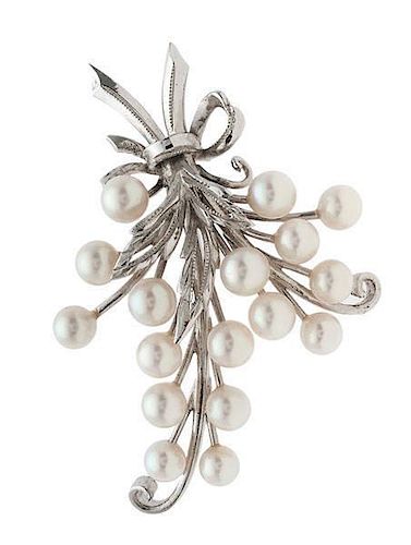 Brooch with Bouquet of Pearls in Silver 