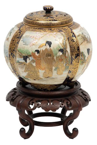 Japanese Satsuma Porcelain Covered Jar, Meiji Period, H 6'' Dia. 6''