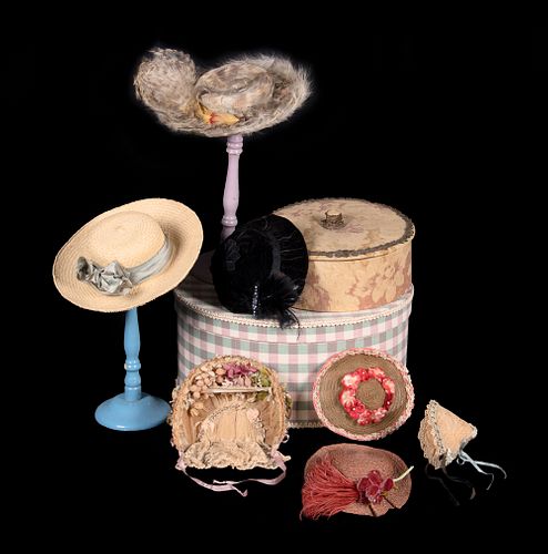 LOT OF DOLL HATS & HATBOXES, EARLY 20TH C.