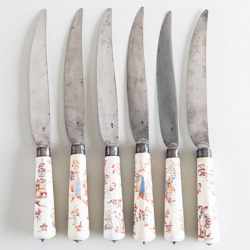 Set of Six St. Cloud Porcelain Knife Handles Decorated with Chinoiseries Scenes