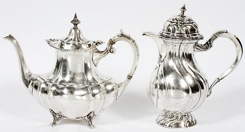 A GROUP OF SILVER SERVING ARTICLES 2 PIECES