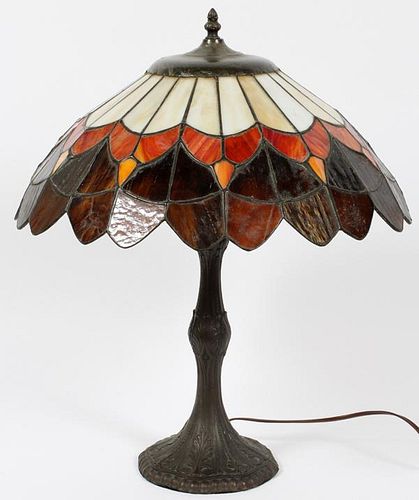 FEATHER DESIGN LEADED AND STAINED GLASS TABLE LAMP