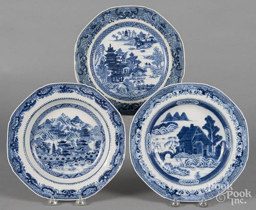 Two Chinese export porcelain blue and white shallow bowls, 9 5/8'' dia., together with a plate