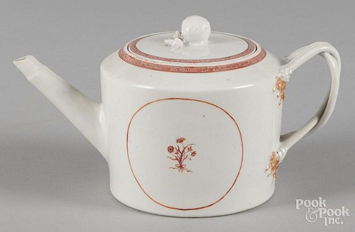 Chinese export porcelain teapot, 19th c., 5 1/2'' h.
