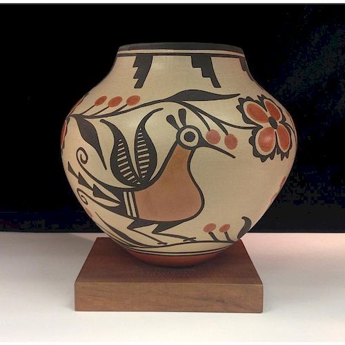 Elizabeth Medina (Zia, b. 1956) Pottery Jar