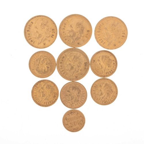 Cuatro monedas de cinco pesos oro 21k. 5 monedas de 2 y medio pesos en oro de 21k. 1 moneda de 2 pesos en oro amarillo de 21k.<R...