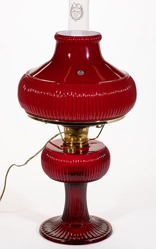 ALADDIN / FENTON GRAND VERTIQUE KEROSENE STAND LAMP