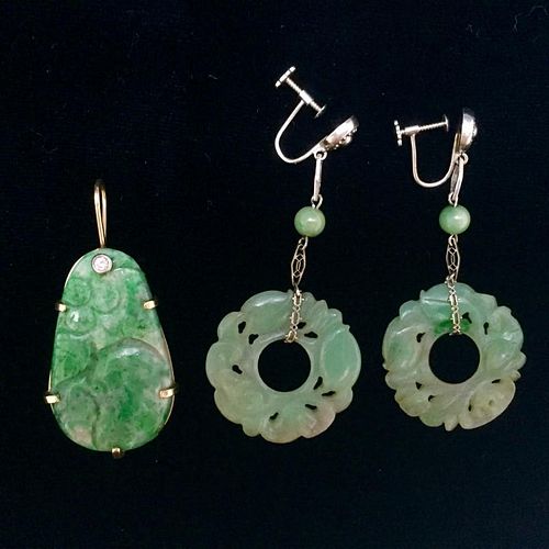 FINE 14K GOLD OLD CHINESE JADEITE PENDANT AND 14K WHITE GOLD A PAIR OF EARRING