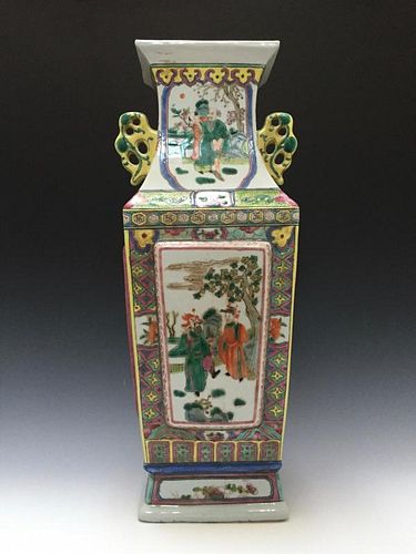 CHINESE ANTIQUE FAMILL ROSE PORCELAIN VASE,19TH CENTURY