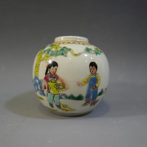 ANTIQUE CHINESE FAMILLE ROSE PROCELAIN JAR - CIRCA 1950