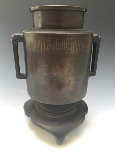 A LARGE CHINESE ANTIQUE BRONZE CENSER, 18TH OR 19TH CT