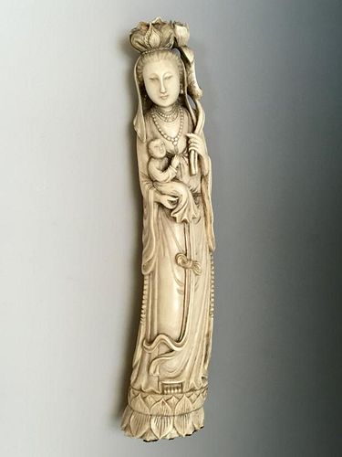 CHINESE ANTIQUE GUANYIN FIGURE