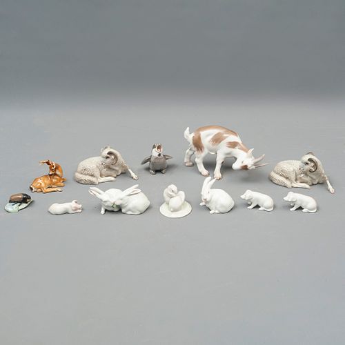 LOTE DE ANIMALES SIGLO XX Elaborados en porcelana policromada Diferentes sellos Acabado brillante 10 cm altura Detalles...