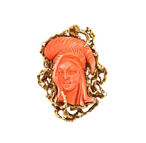 Italy 1960 Pendant In 18K Gold With Diamonds & Carved Coral