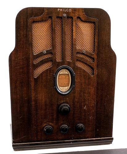 PhilCo. Model 610 Tombstone Tube Radio