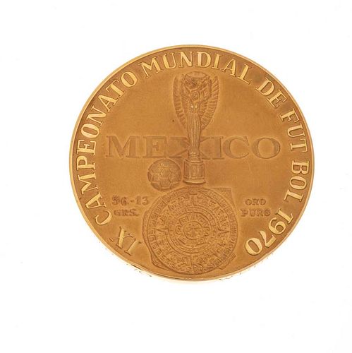 Medalla EL FUTBOL LAZO DE AMISTAD ENTRE LAS NACIONES MÉXICO 1970 en oro amarillo de 18k. Peso: 75.1 g.