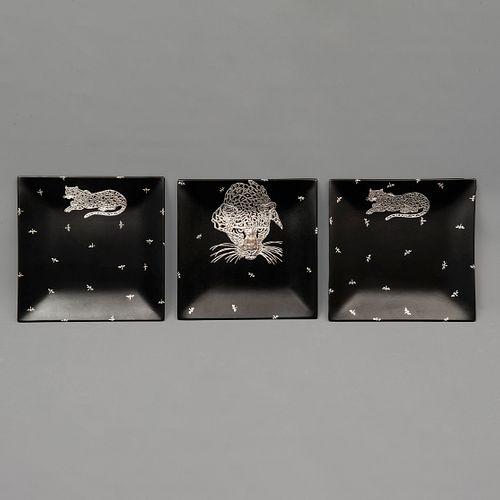 EMILIA CASTILLO ( Taxco, México)  PLATONES DECORATIVOS MÉXICO SIGLO XX Elaborada en cerámica negra con aplicaciones de plata...